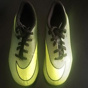 Nike Bravata Youth Soccer Cleats